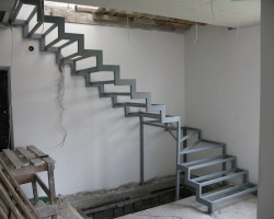 стальной каркас лестницы