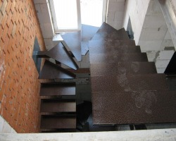 каркас лестницы на центральном косоуре